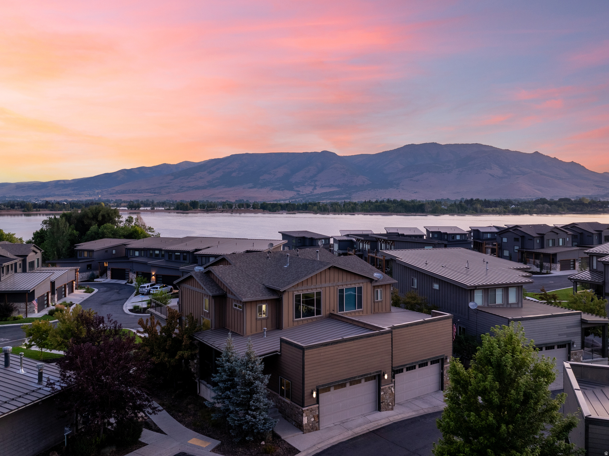 EDGEWATER - Residential
