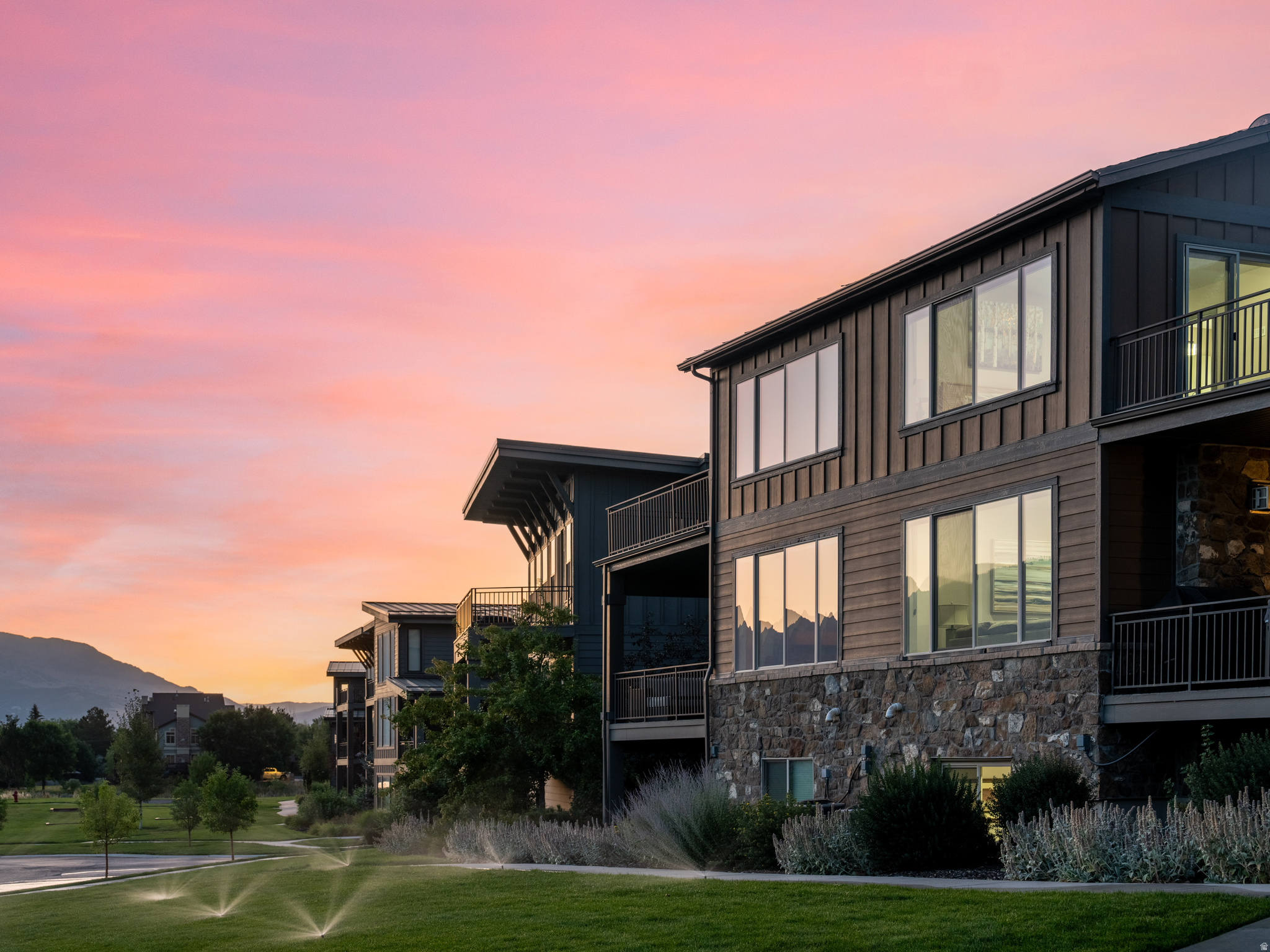 EDGEWATER - Residential