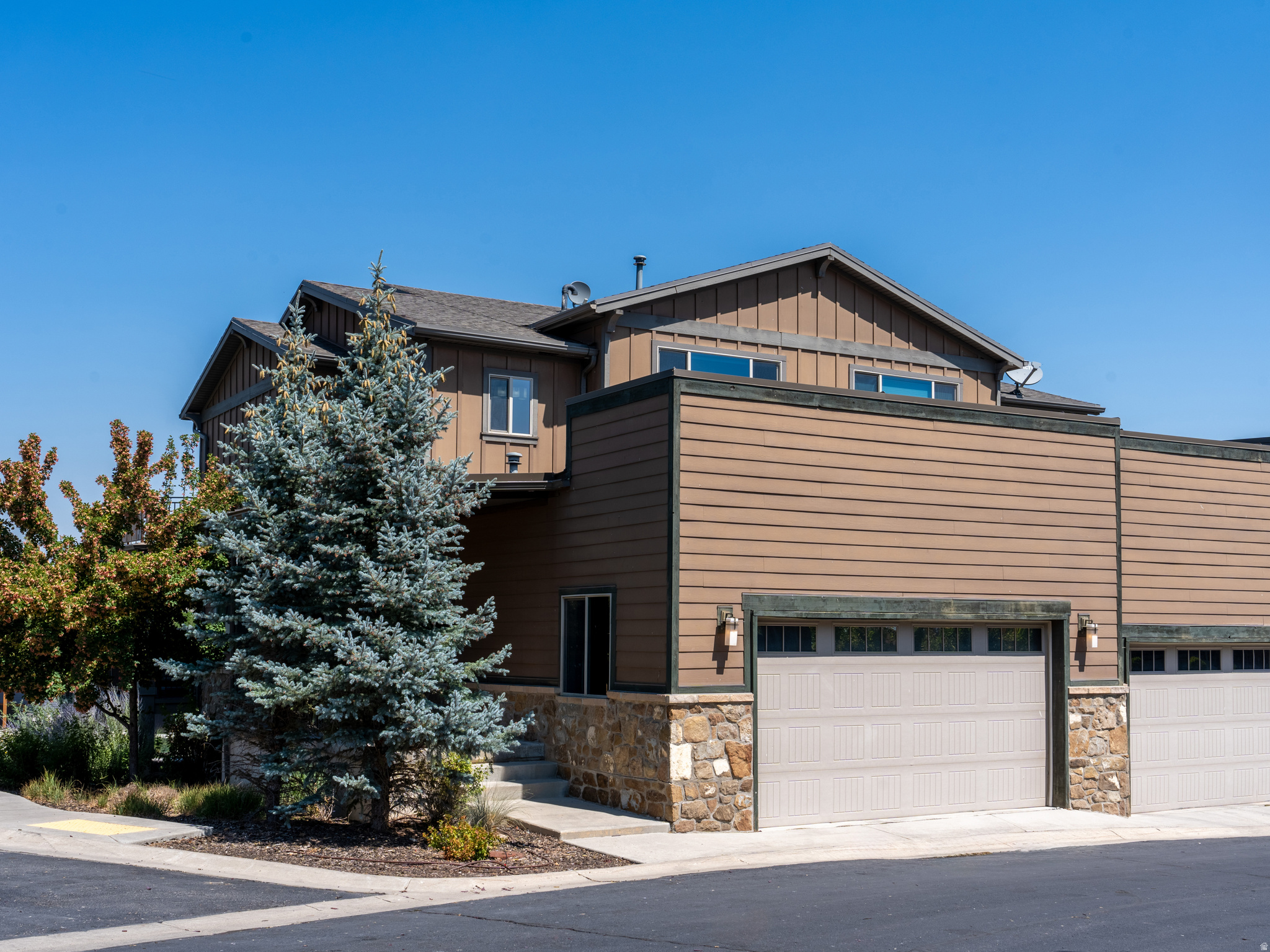 EDGEWATER - Residential