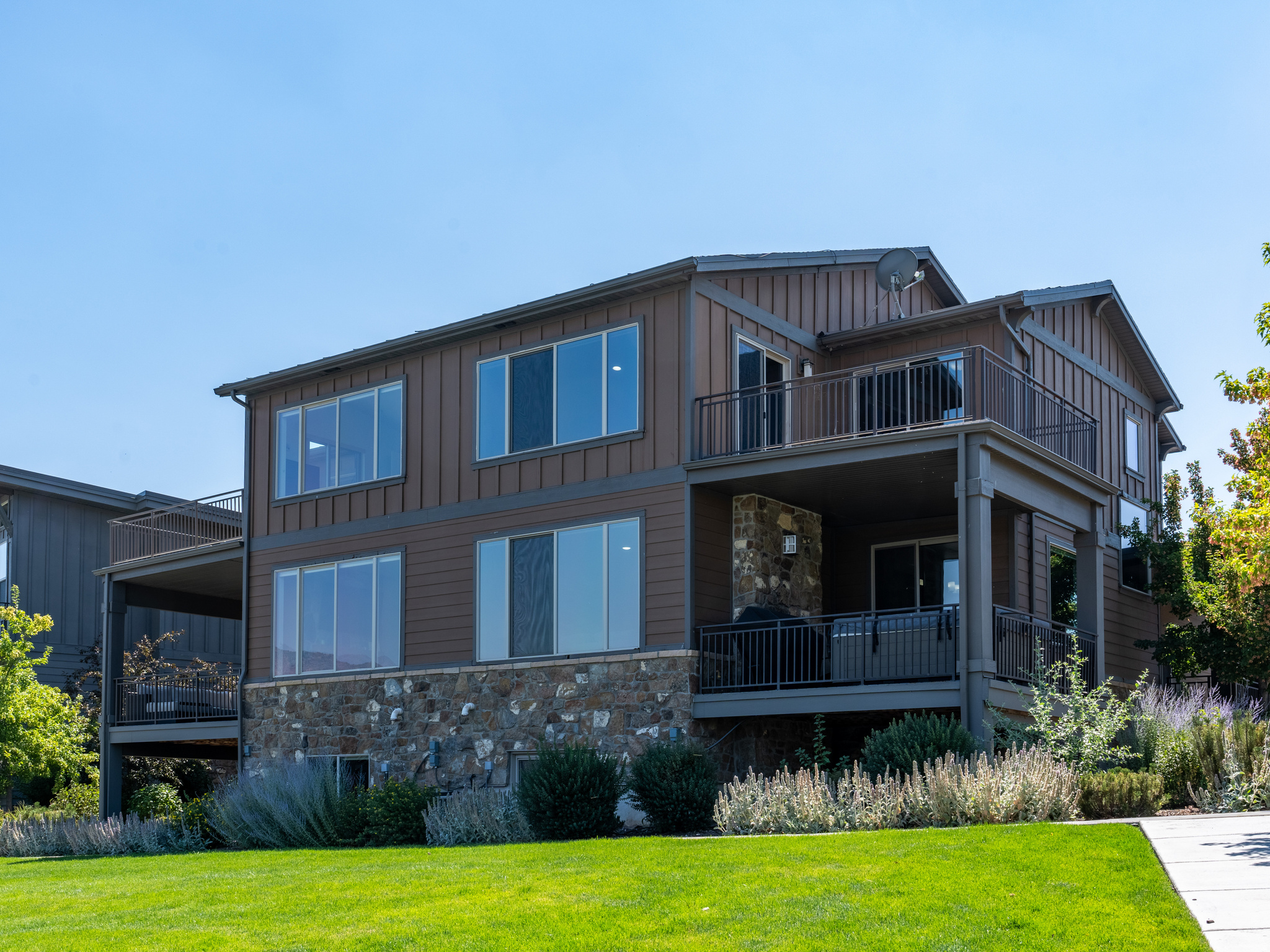 EDGEWATER - Residential