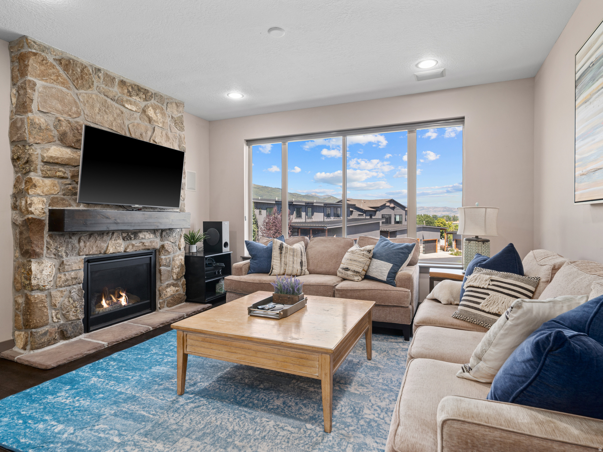 EDGEWATER - Residential