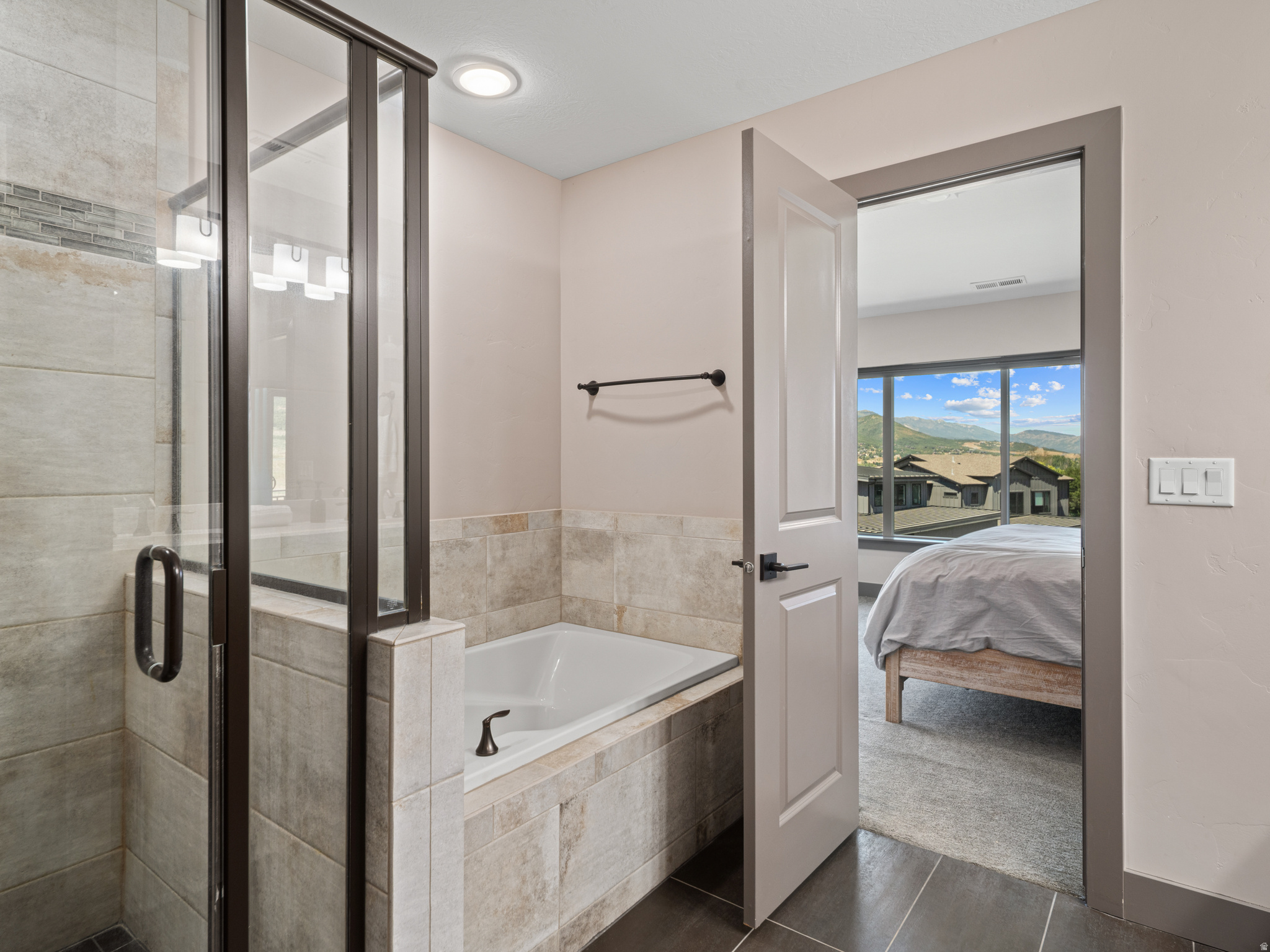 EDGEWATER - Residential