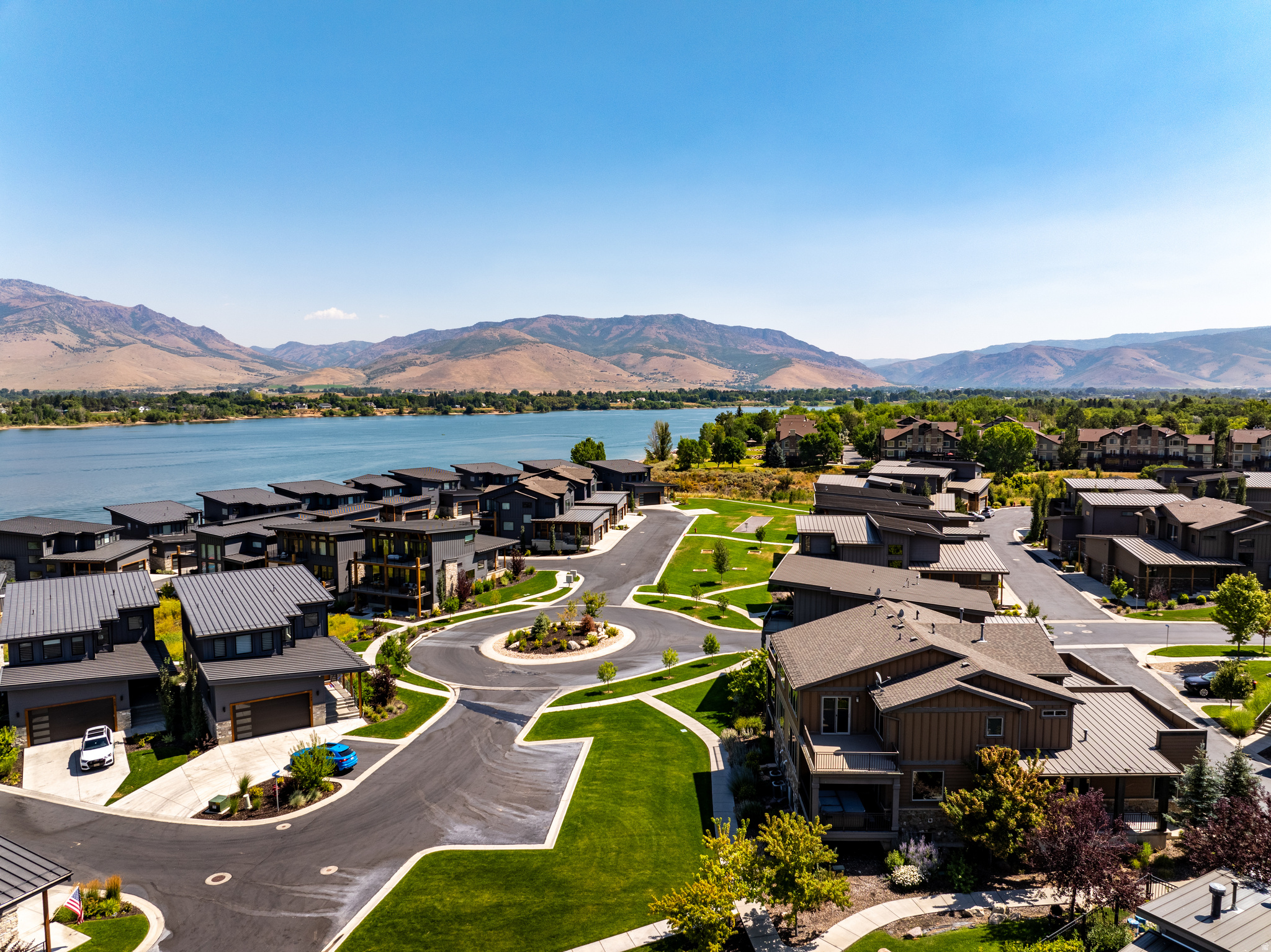 EDGEWATER - Residential