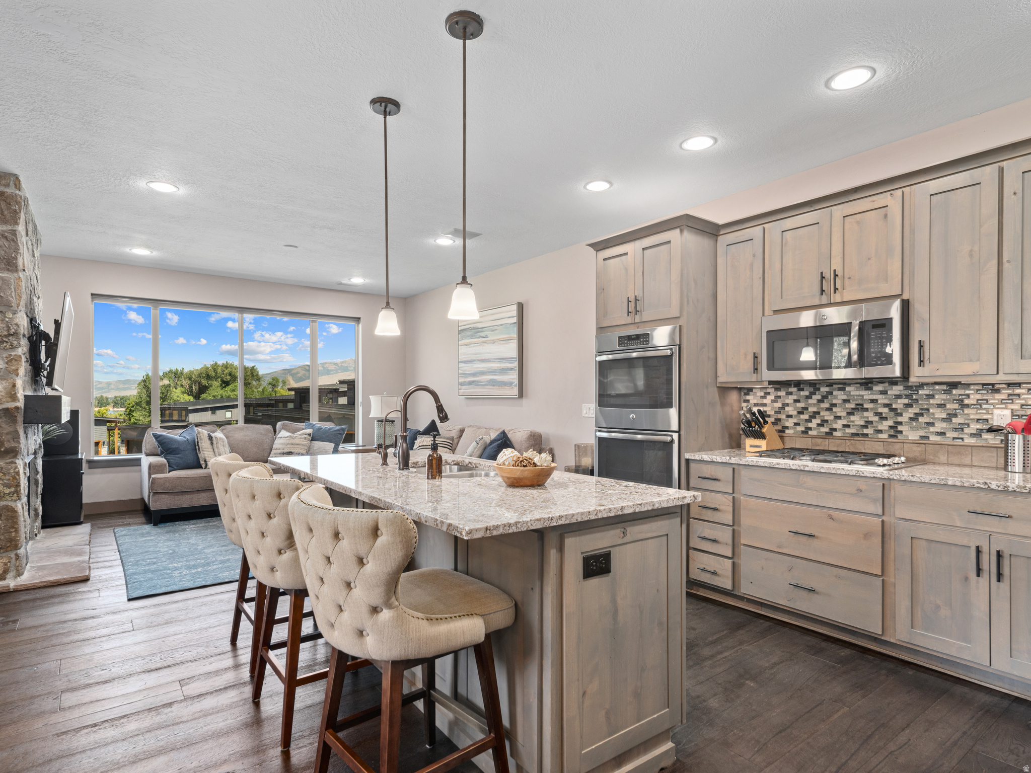 EDGEWATER - Residential