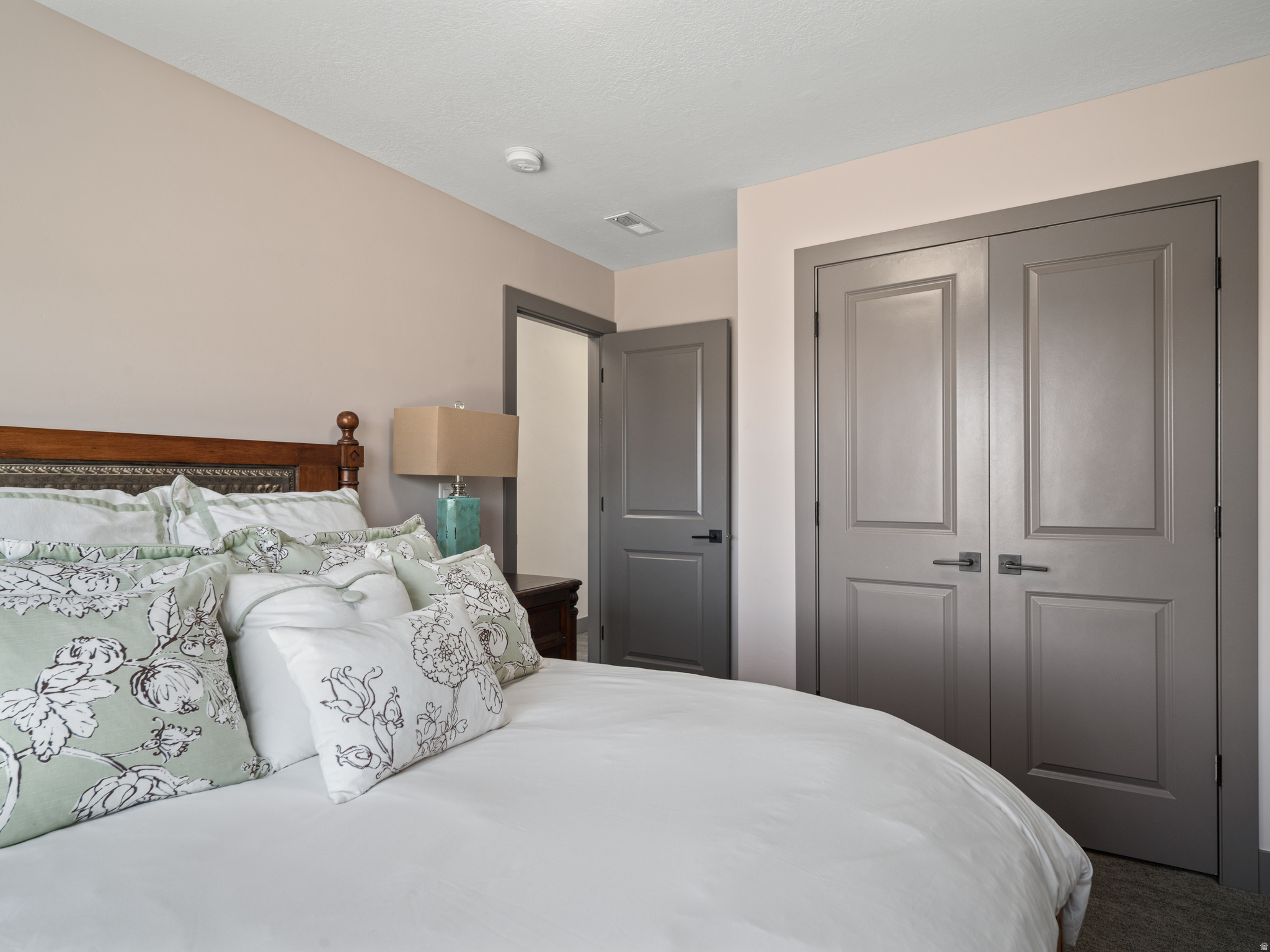 EDGEWATER - Residential