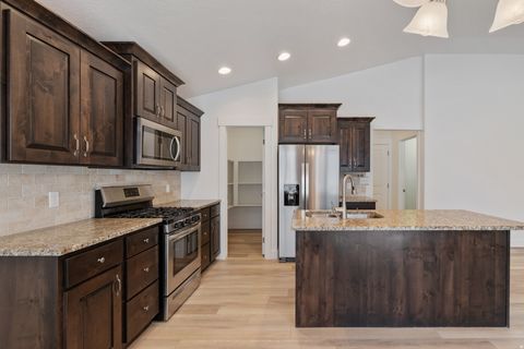 Tiny photo for 981 S RED BARN DR, Santaquin, UT 84655 (MLS # 2141783)