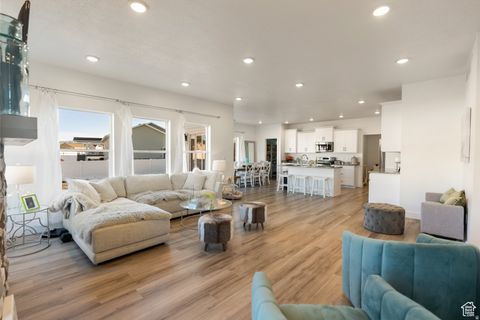 Tiny photo for 585 W 20 N, Hyrum, UT 84319 (MLS # 2134689)