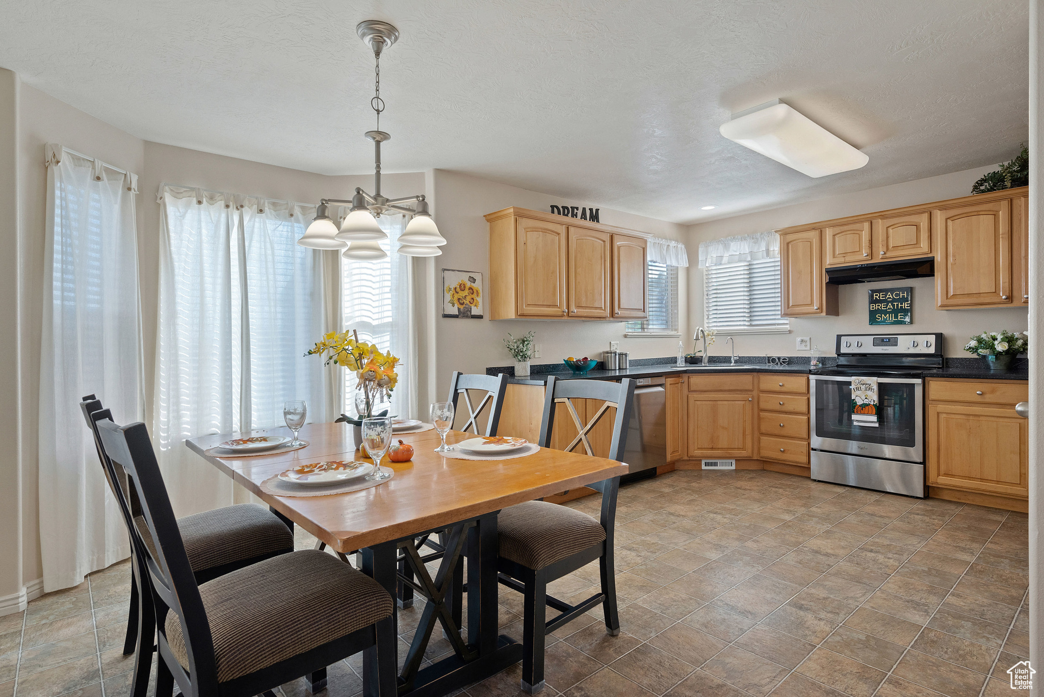 MOUNTAIN MEADOWS - Residential