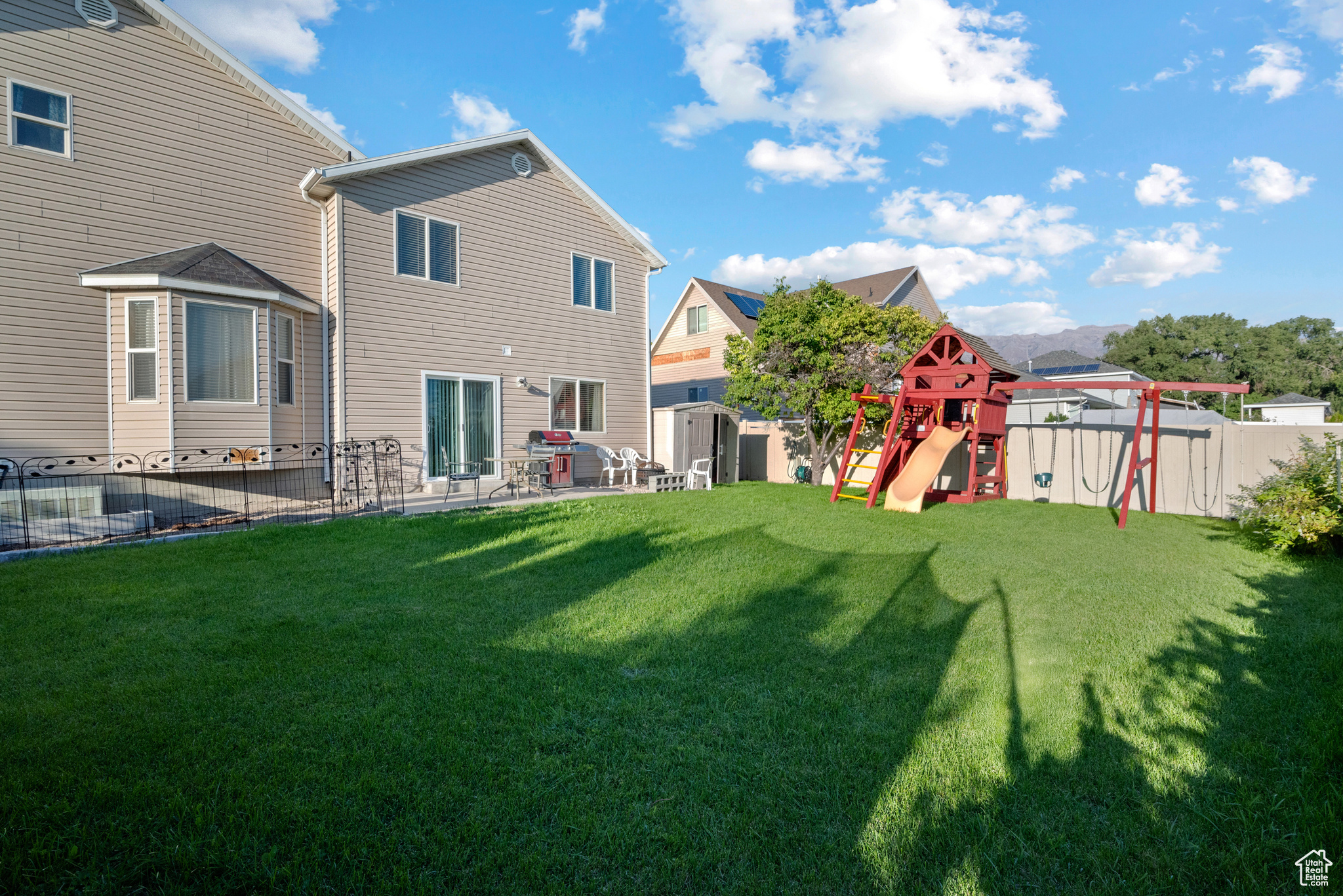 MOUNTAIN MEADOWS - Residential