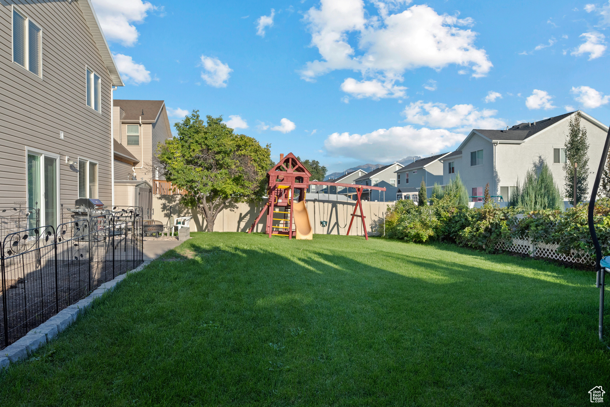 MOUNTAIN MEADOWS - Residential