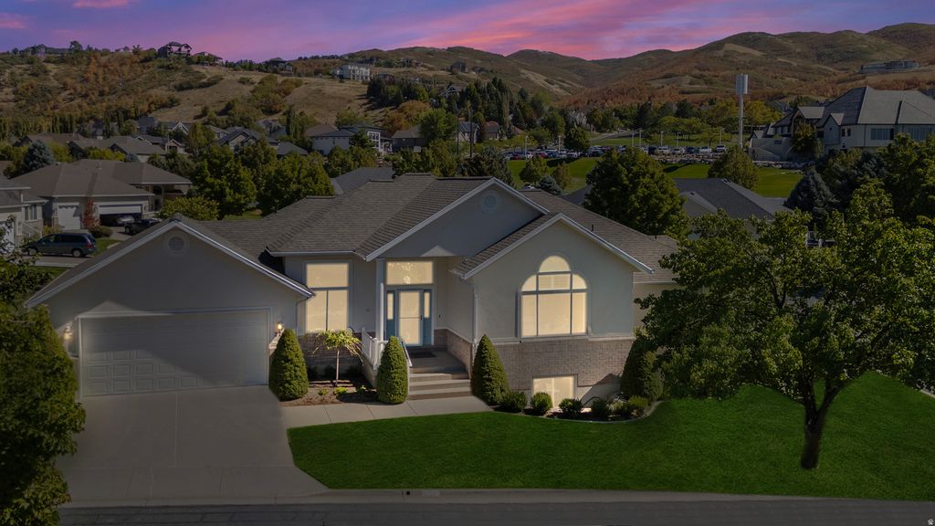 Photo of 275 S EAGLE WAY, North Salt Lake, UT 84054 (MLS # 2154243)