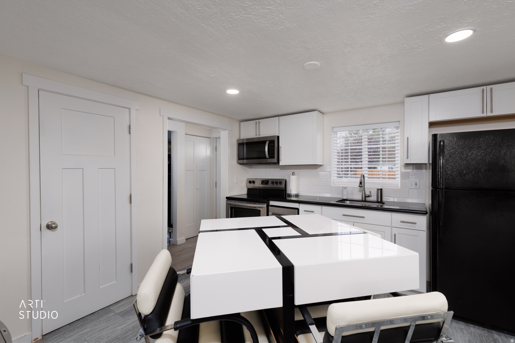 CLOSE TO REDWOOD ROAD - Residential