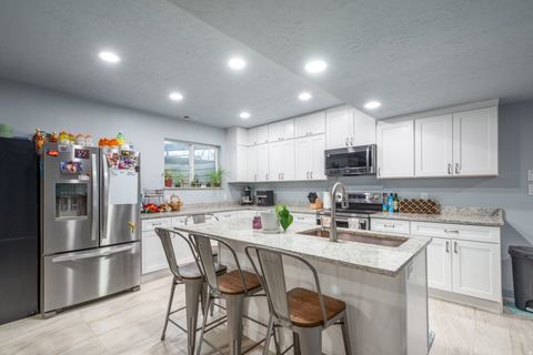 Tiny photo for 262 N SANTA FE DR, Mapleton, UT 84664 (MLS # 2142578)