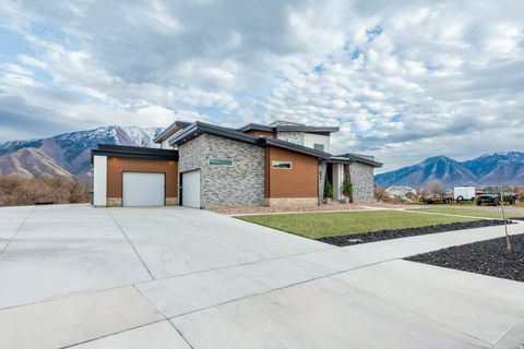 Tiny photo for 262 N SANTA FE DR, Mapleton, UT 84664 (MLS # 2142578)