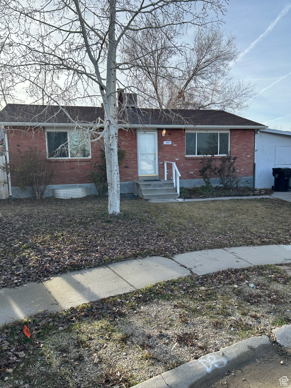 Beautifully Remodeled / updated throughout-- shows like a new home.  Granite countertop, hardwood floor, new 3  tone paint & flooring  throughout, all new doors & trim, new basement windows, new appliances,  Large covered deck. Truly a must see home.