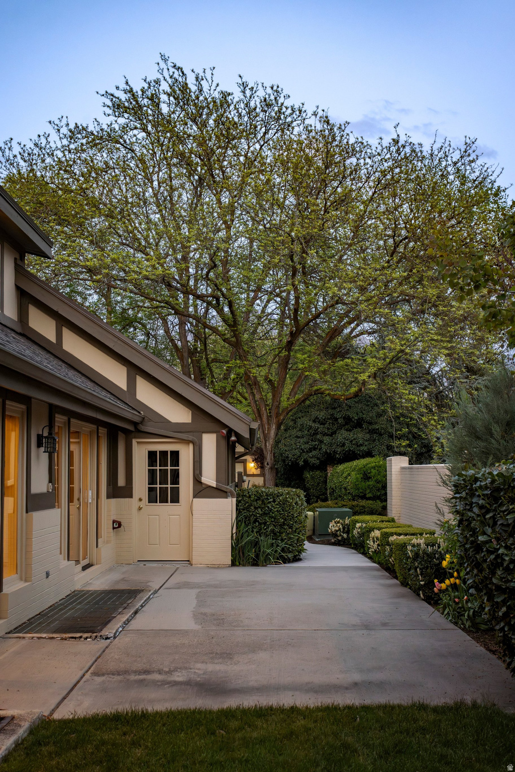 EDGEMOUNT ESTATES - Residential