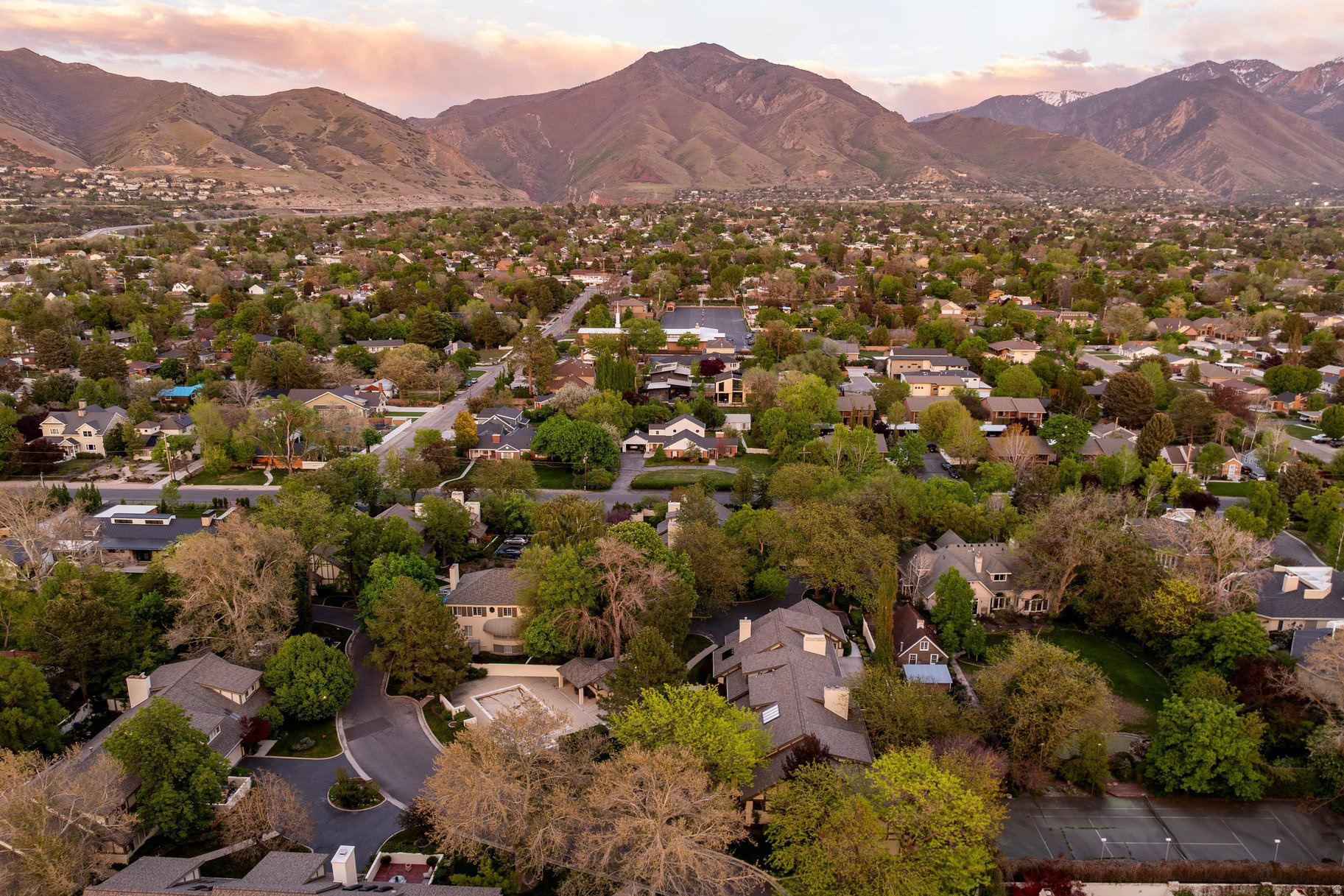 EDGEMOUNT ESTATES - Residential