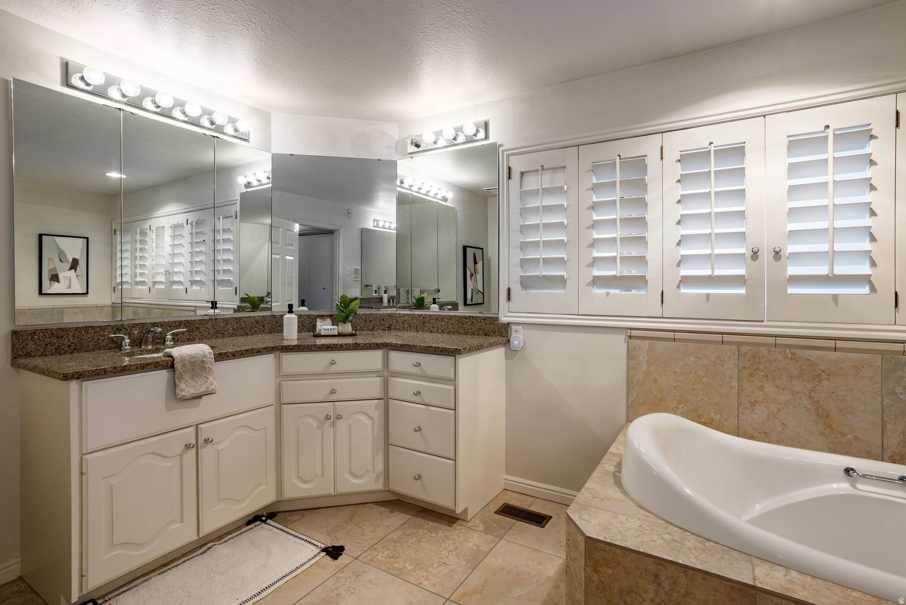 EDGEMOUNT ESTATES - Residential