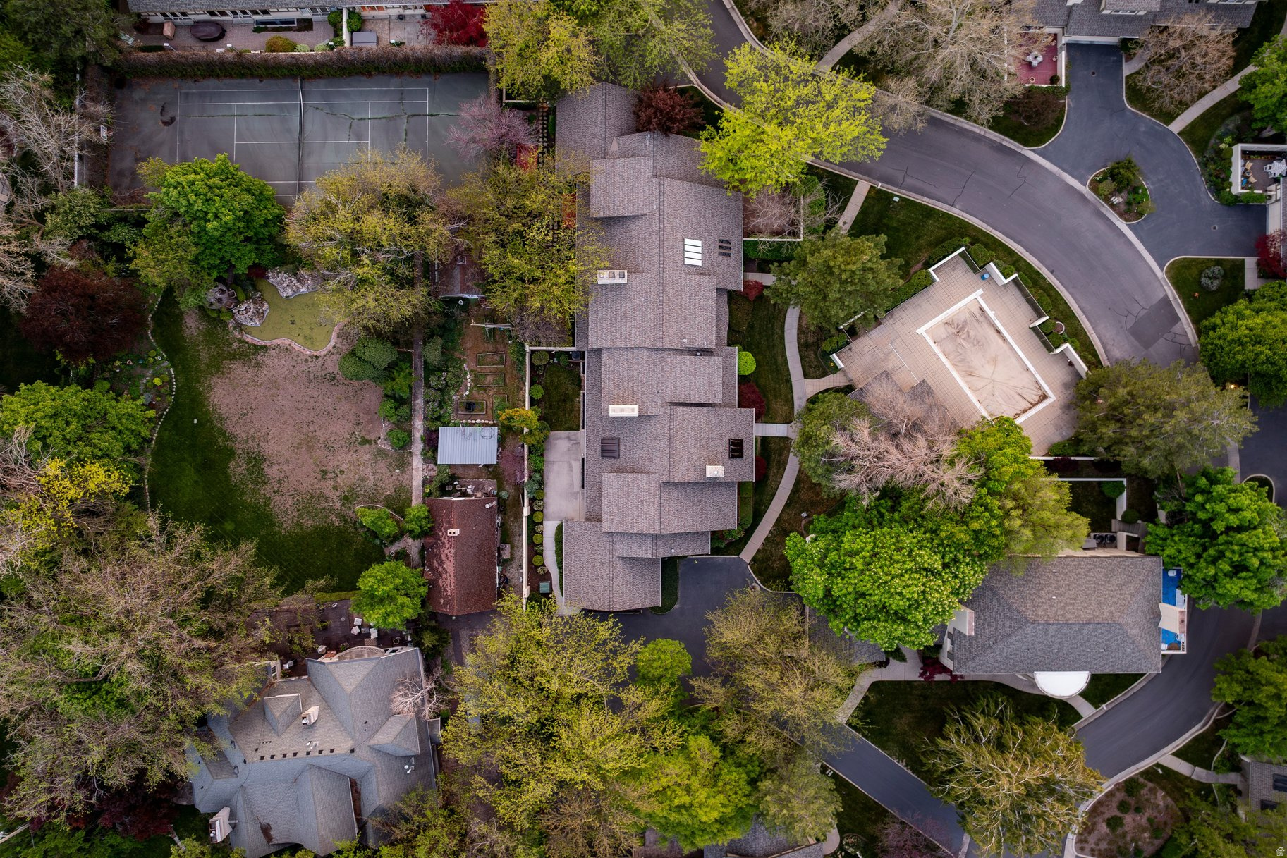 EDGEMOUNT ESTATES - Residential