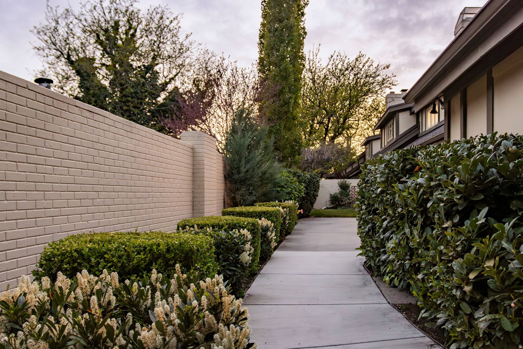 EDGEMOUNT ESTATES - Residential