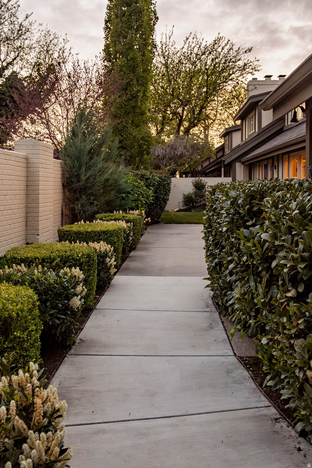 EDGEMOUNT ESTATES - Residential