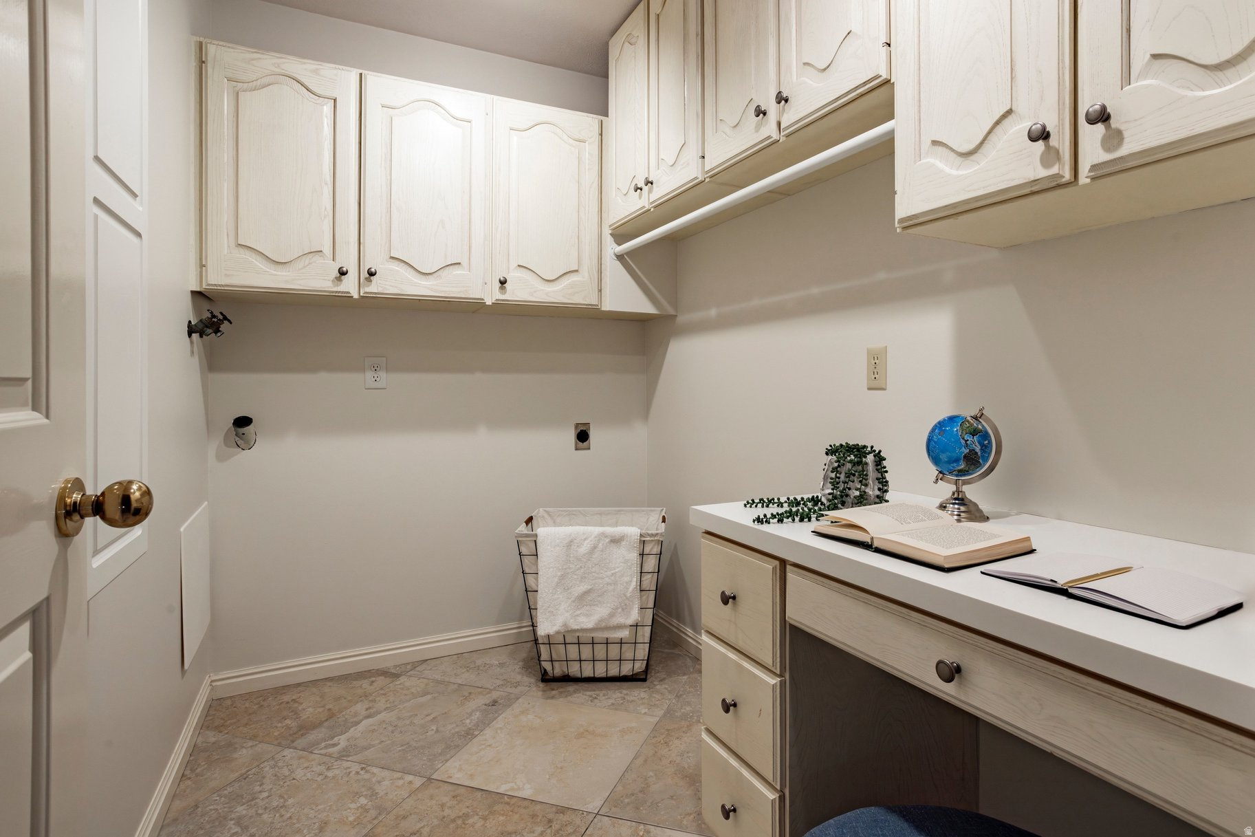 EDGEMOUNT ESTATES - Residential