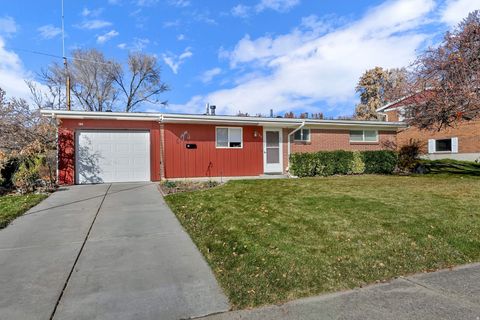 Photo of 104 W 250 S, Kaysville, UT 84037 (MLS # 2127276)