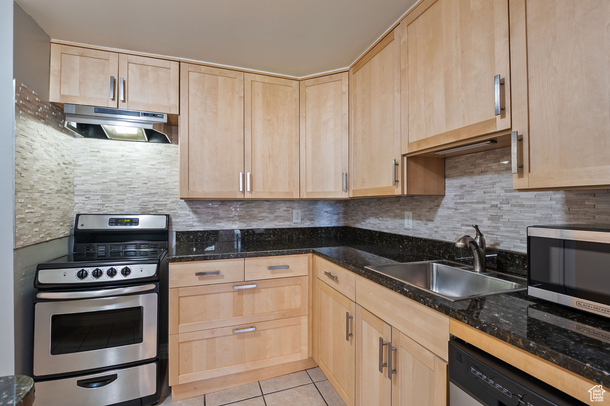 OAKWOOD GARDENS CONDM, PHASE 1 - Residential