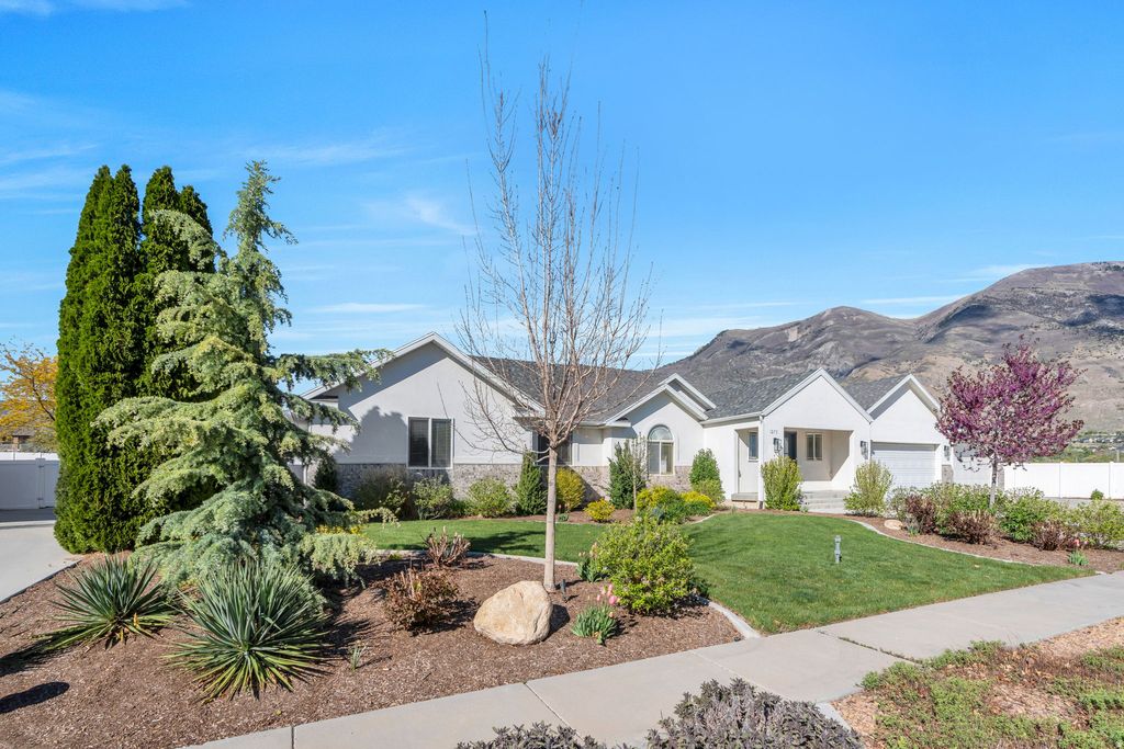 Photo of 1275 E MURDOCK DR N, American Fork, UT 84003 (MLS # 2150677)