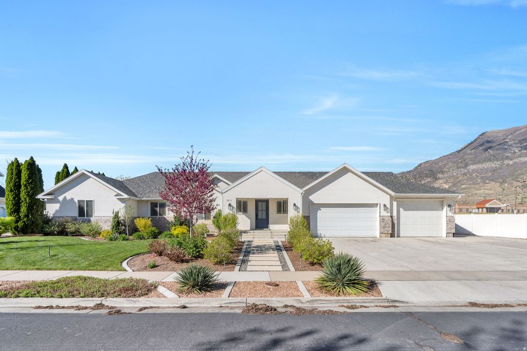 Photo of 1275 E MURDOCK DR N, American Fork, UT 84003 (MLS # 2150677)