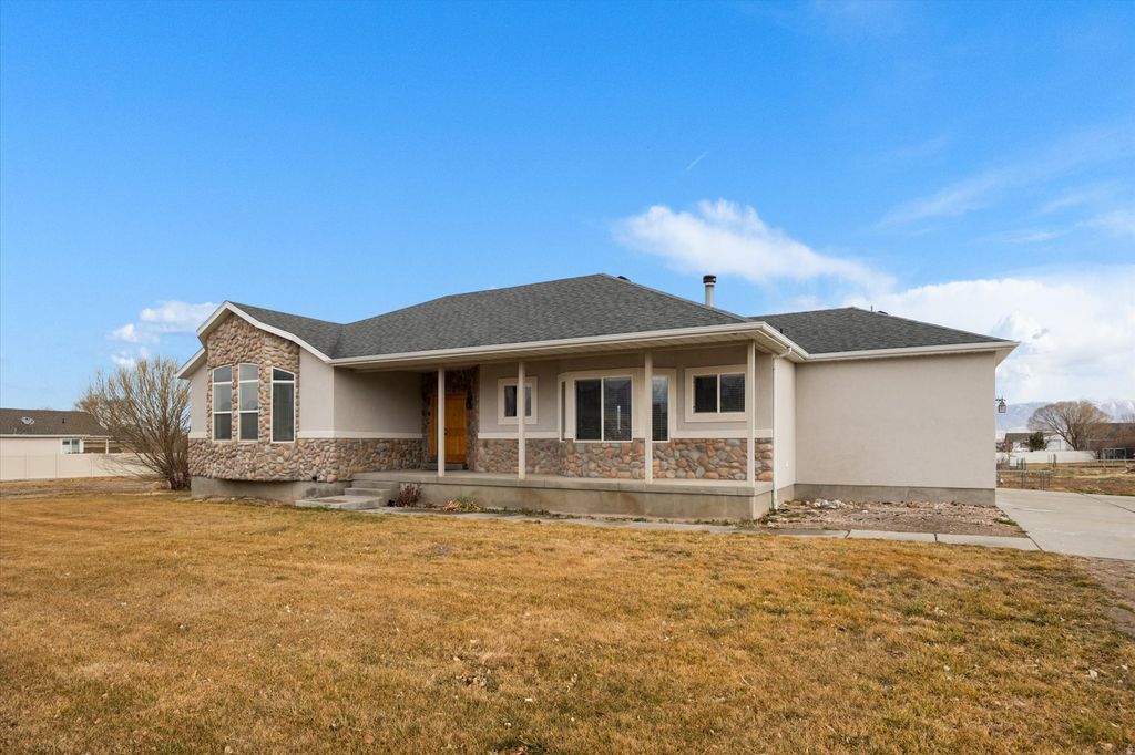 Photo of 525 S HALE ST, Grantsville, UT 84029 (MLS # 2136751)