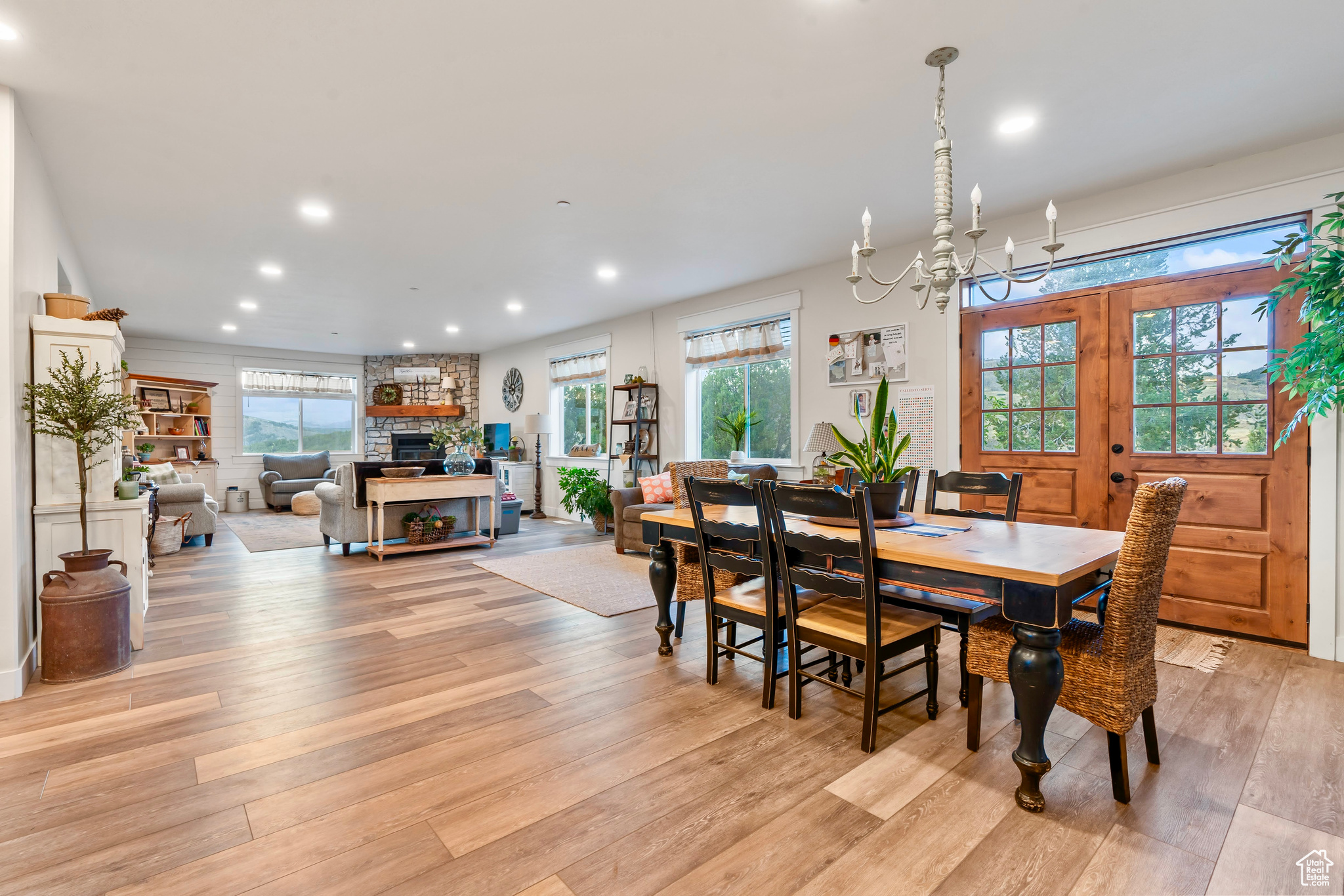 EAGLES LANDING - Residential