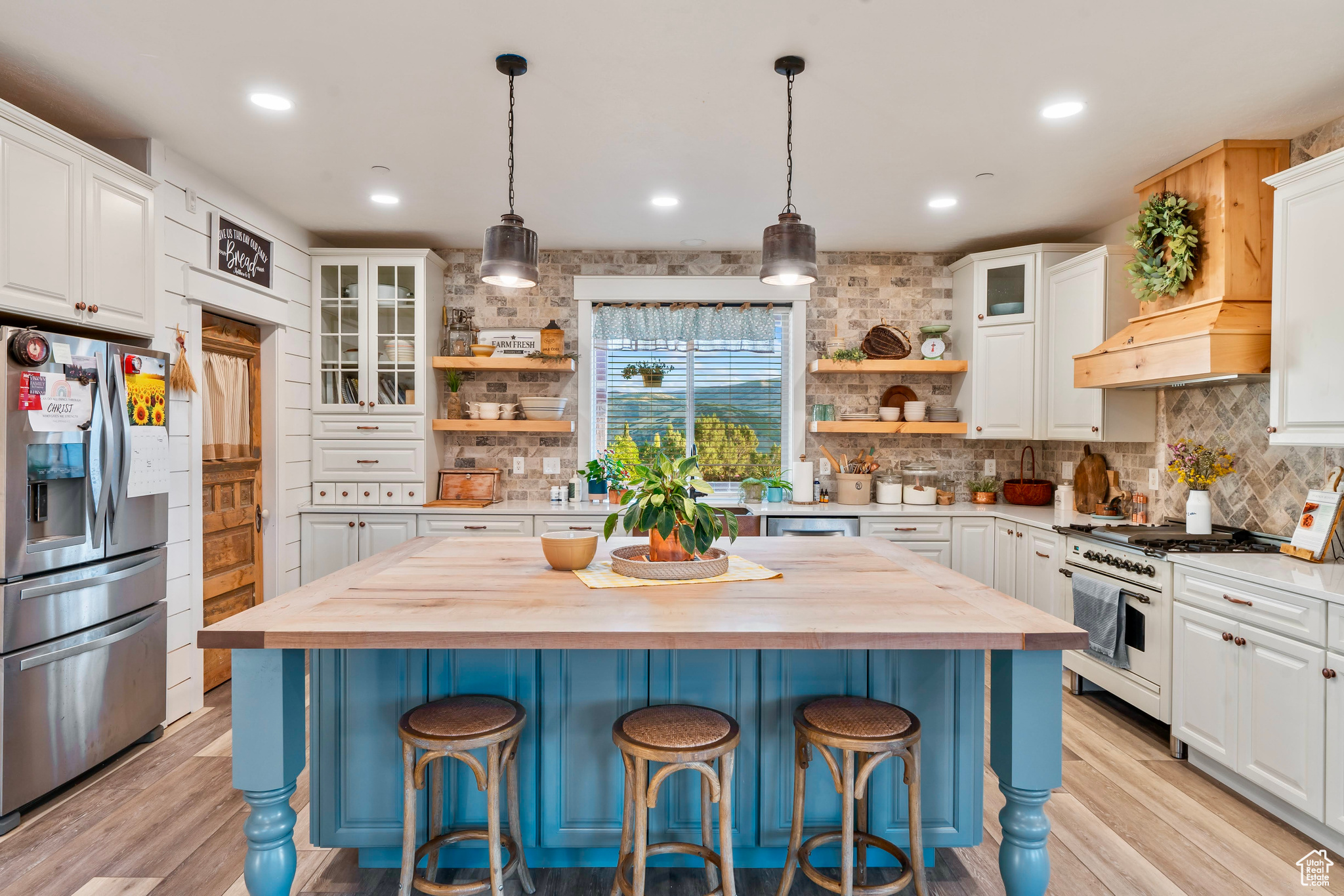 EAGLES LANDING - Residential