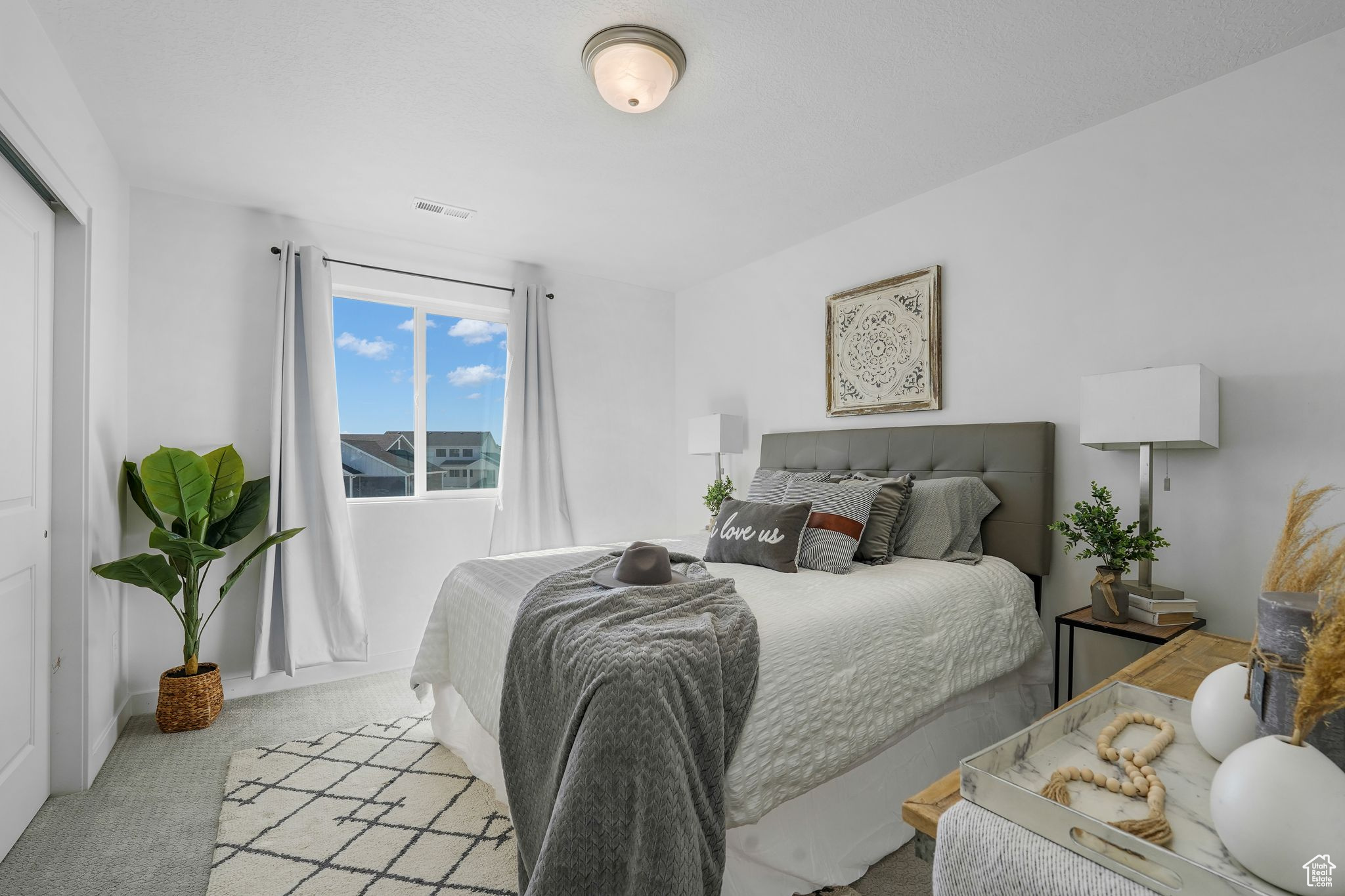 HALLS CROSSING - Residential