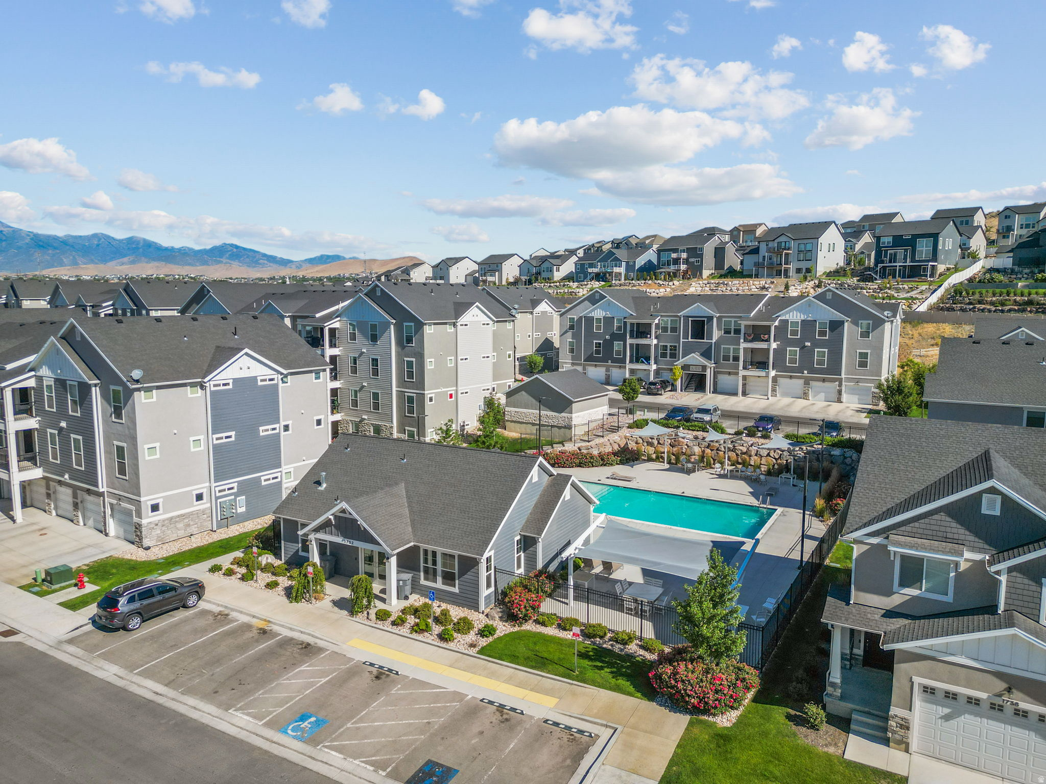 QUAILHILL - Residential