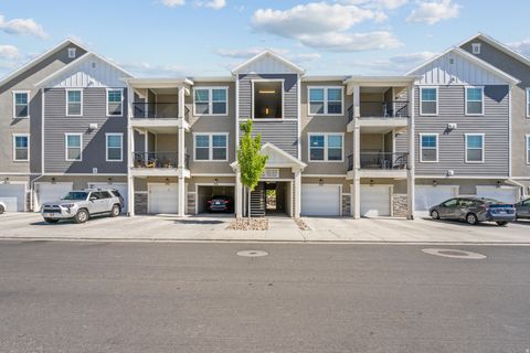 Photo of 1776 W NEWCASTLE LN S #301, Saratoga Springs, UT 84045 (MLS # 2136437)
