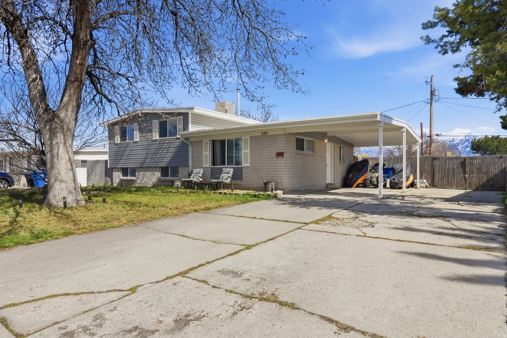 Photo of 5101 LEISURE LN, Taylorsville, UT 84129 (MLS # 2144110)