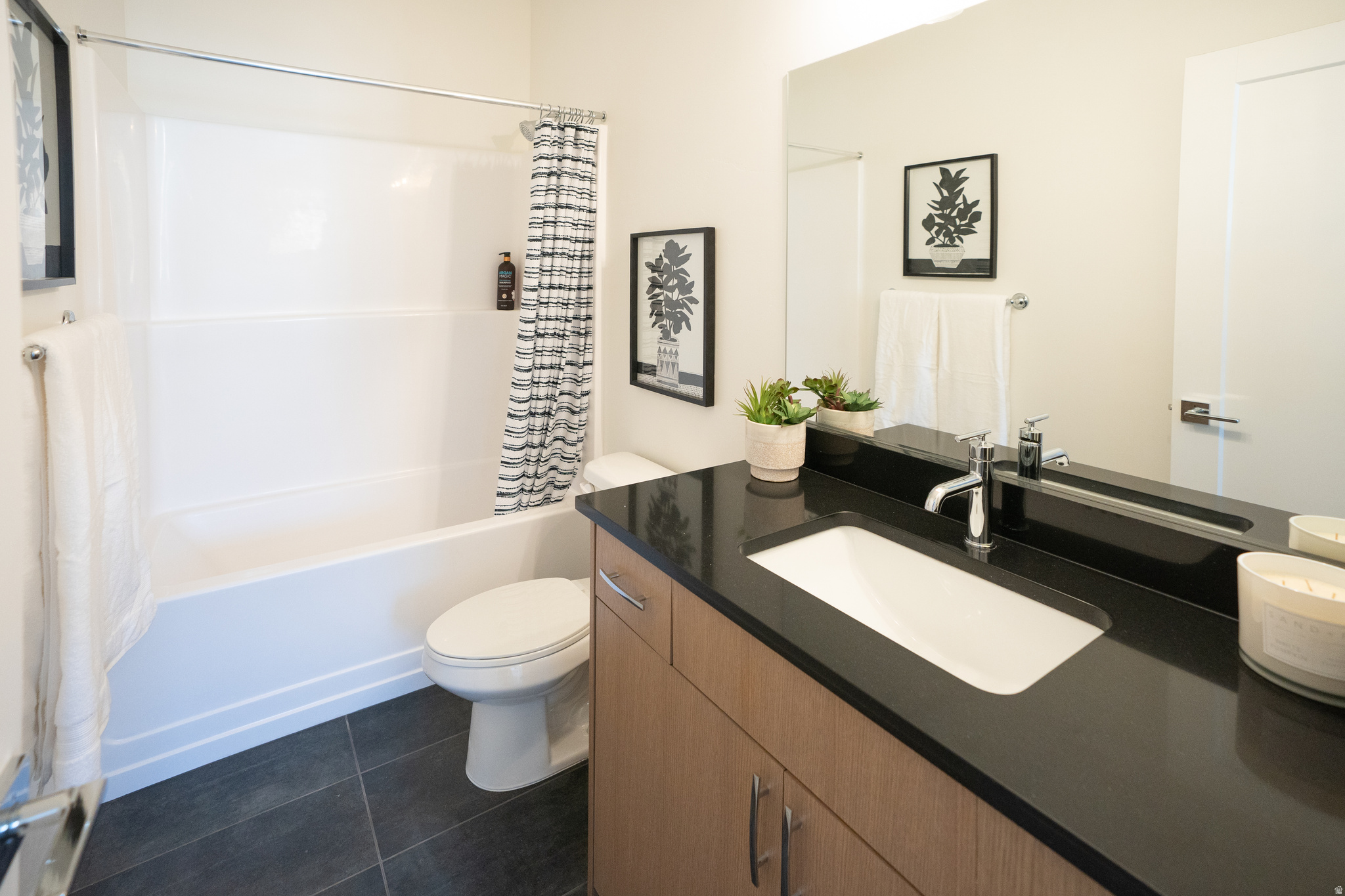 LAKESHORE LANDING - Residential