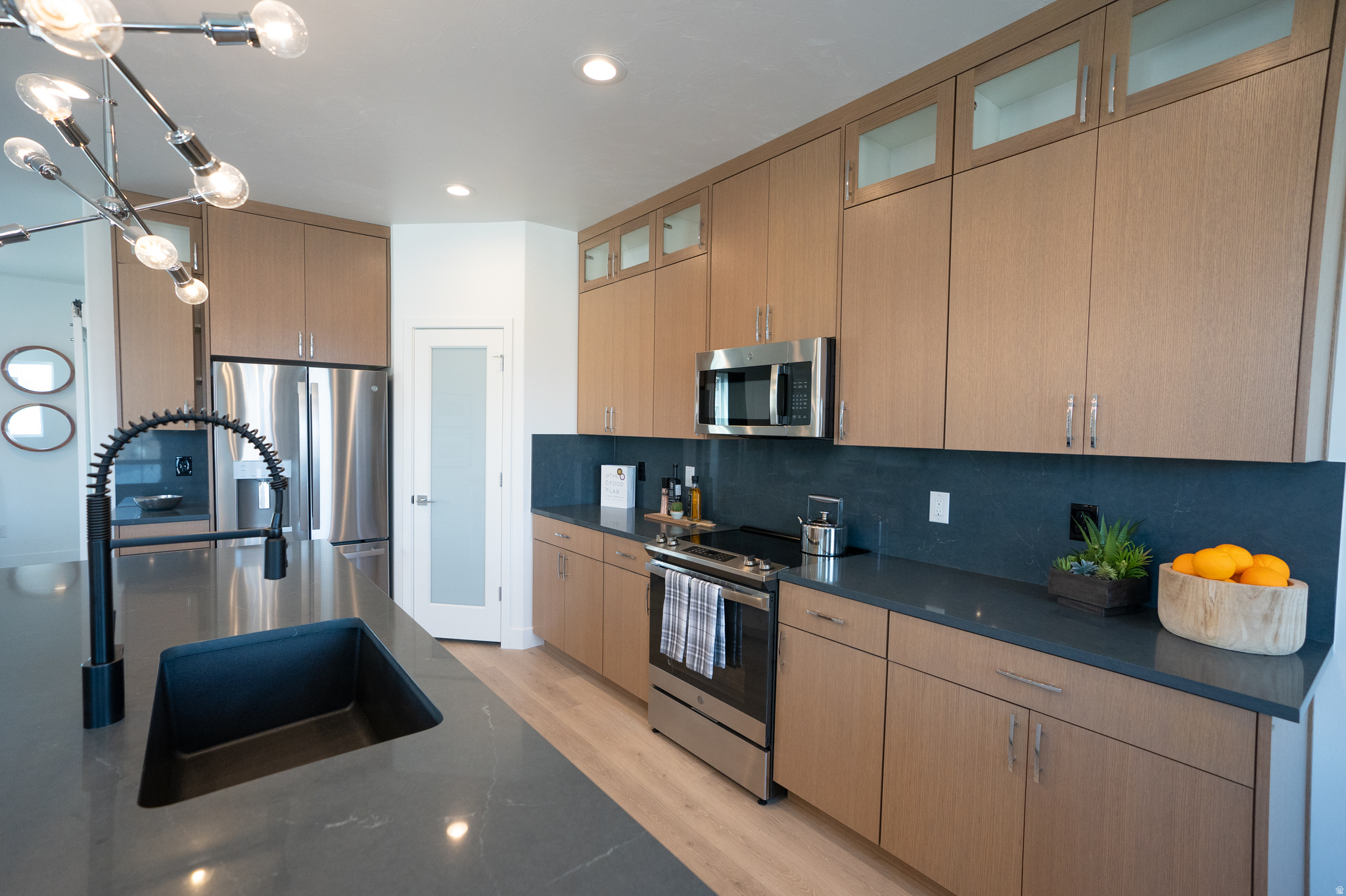 LAKESHORE LANDING - Residential