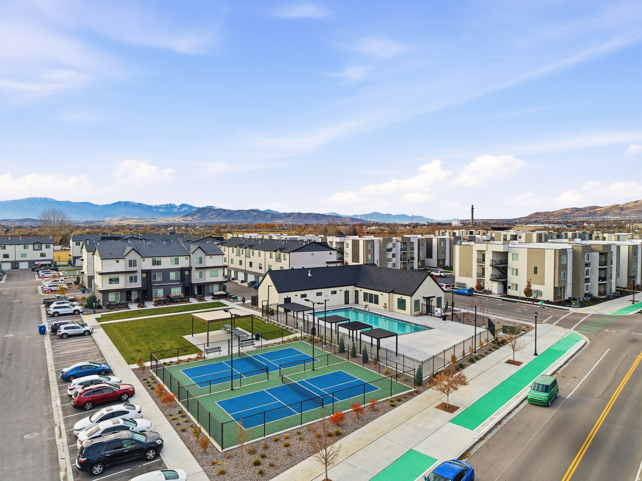 LAKESHORE LANDING - Residential