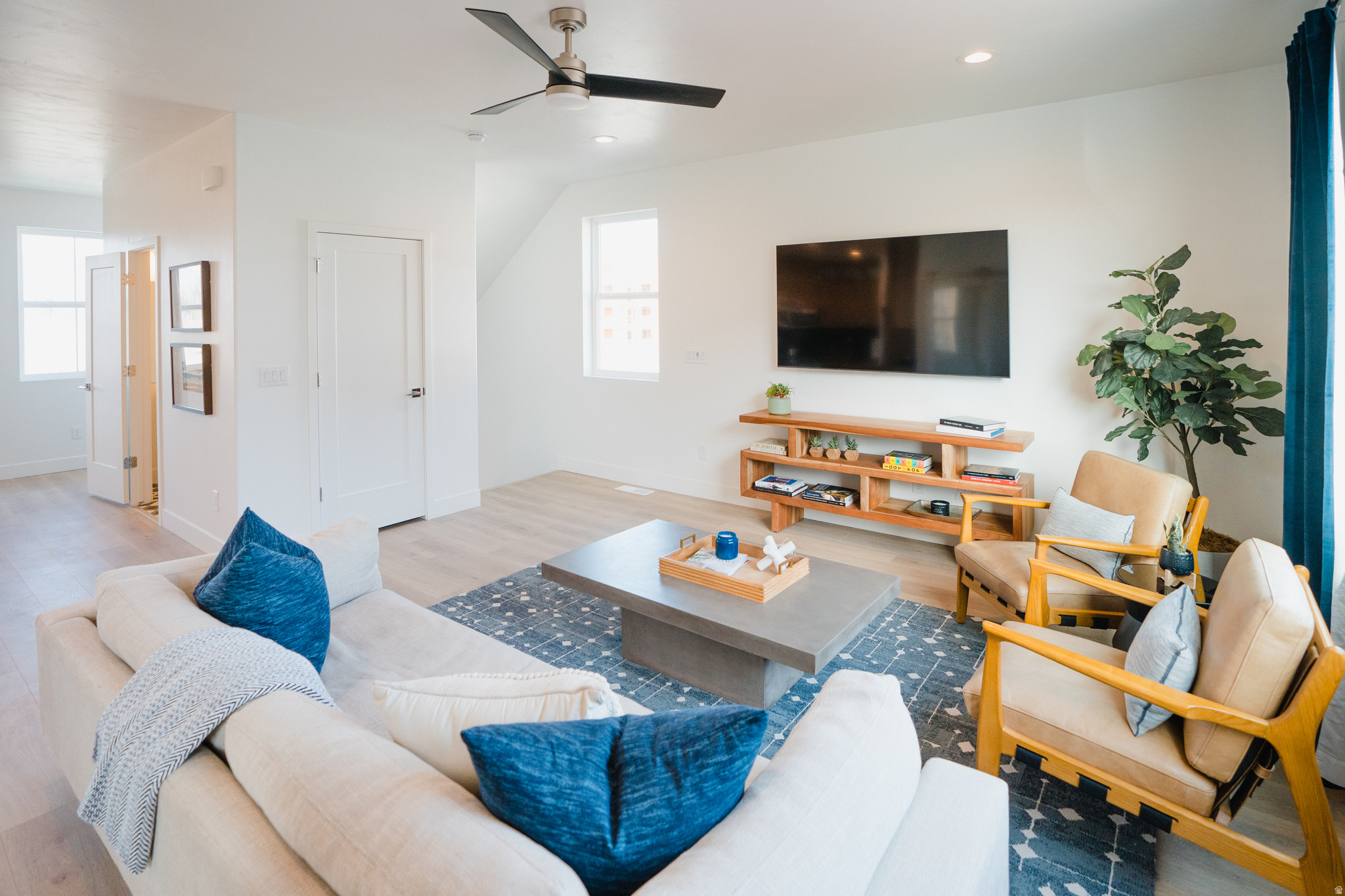 LAKESHORE LANDING - Residential