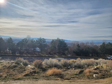 Photo of 162 N MOSS HILL DR #117, Bountiful, UT 84010 (MLS # 2150556)
