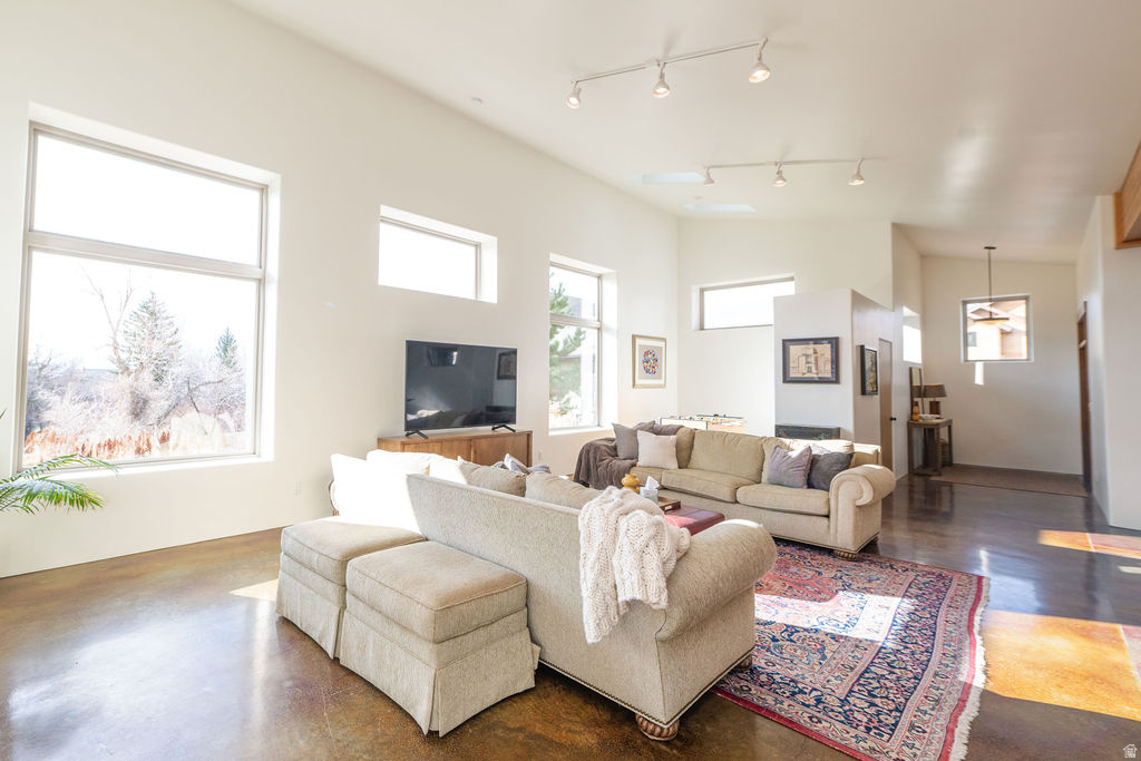 HIDDEN OAKS AT WOLF CREEK - Residential