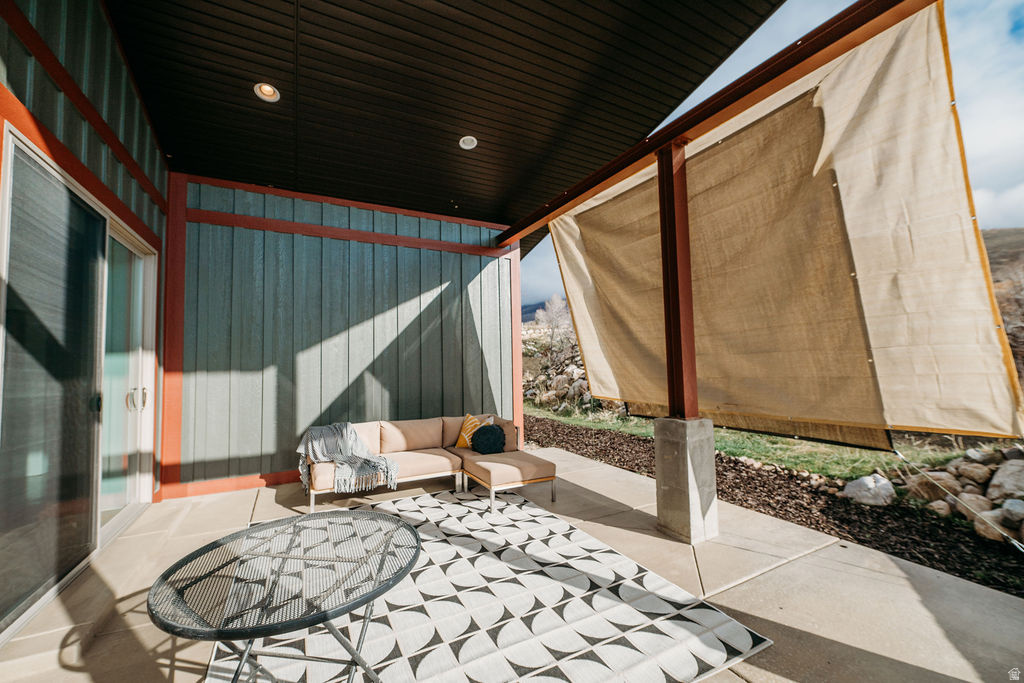 HIDDEN OAKS AT WOLF CREEK - Residential