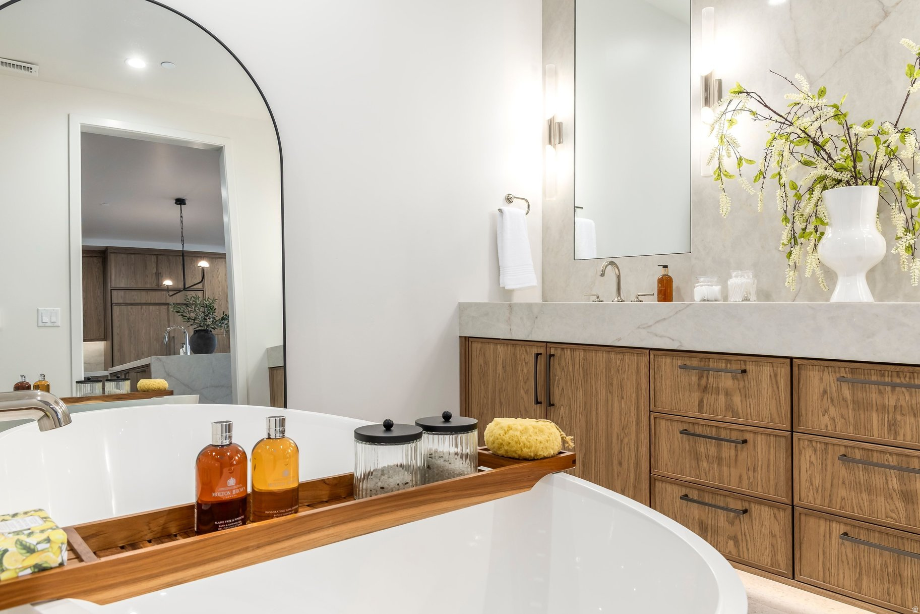 APRES CONDOMINIUMS - Residential