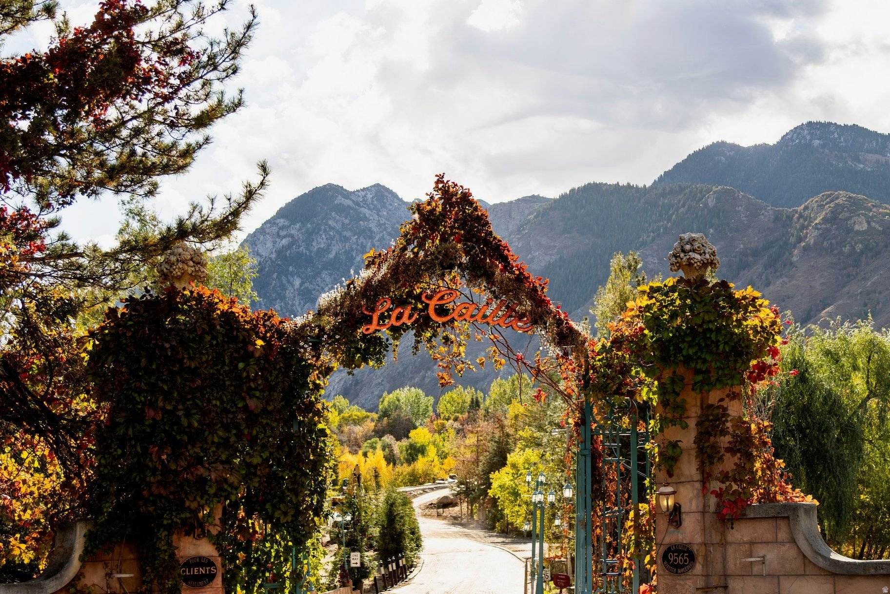 APRES CONDOMINIUMS - Residential