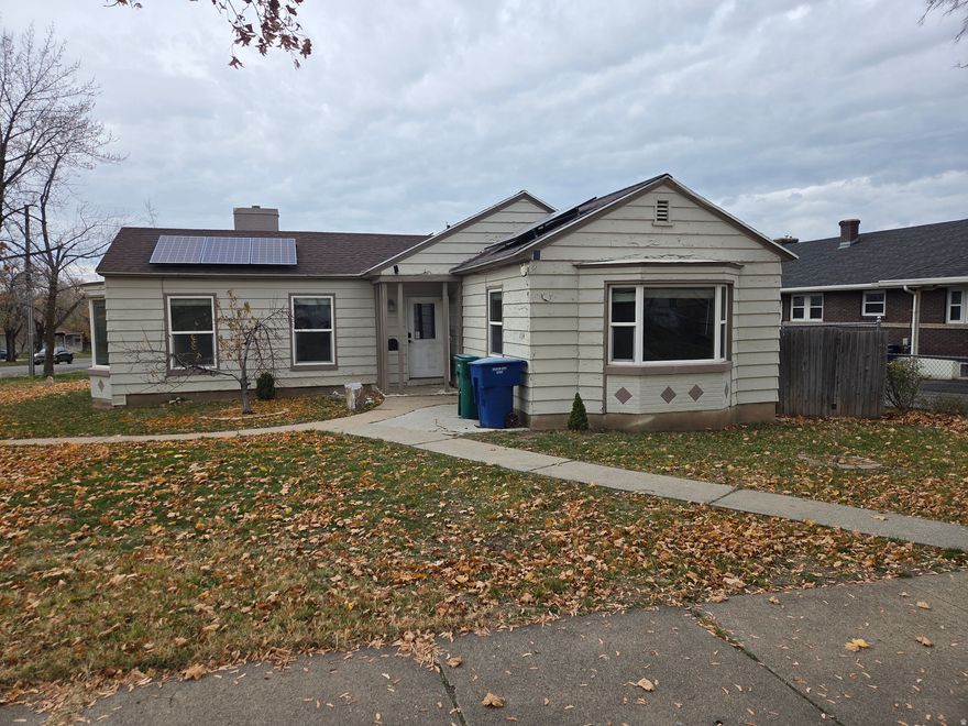 The list price is not indicative of seller's final reserve amount. This property is part of an online bidding event; all offers must be submitted through the designated auction platform. Inspections of this property and contact with occupants are strictly prohibited. Property is sold as is and no for sale sign allowed.