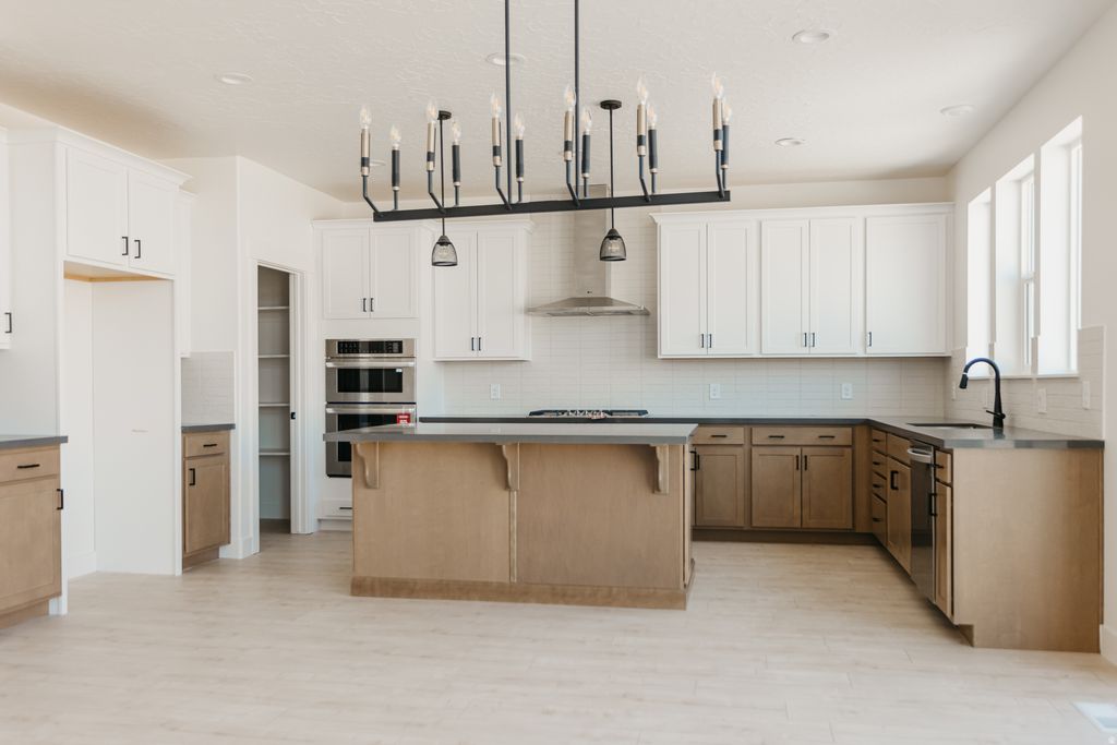 Photo of 578 W 150 S, Lindon, UT 84042 (MLS # 2146618)