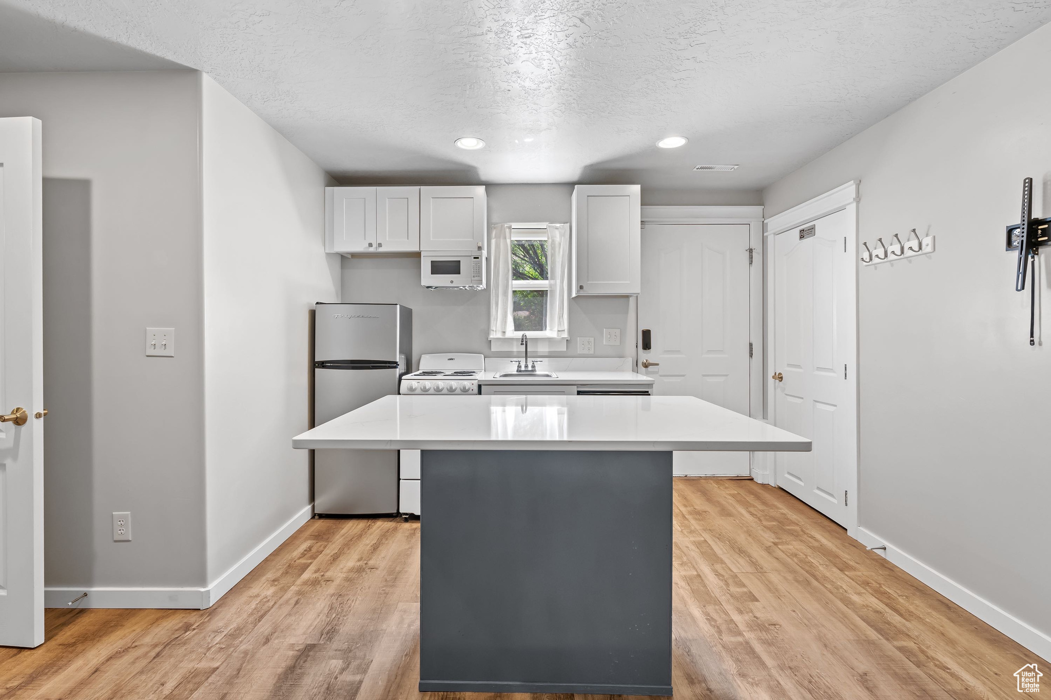 FOX CHASE - Residential