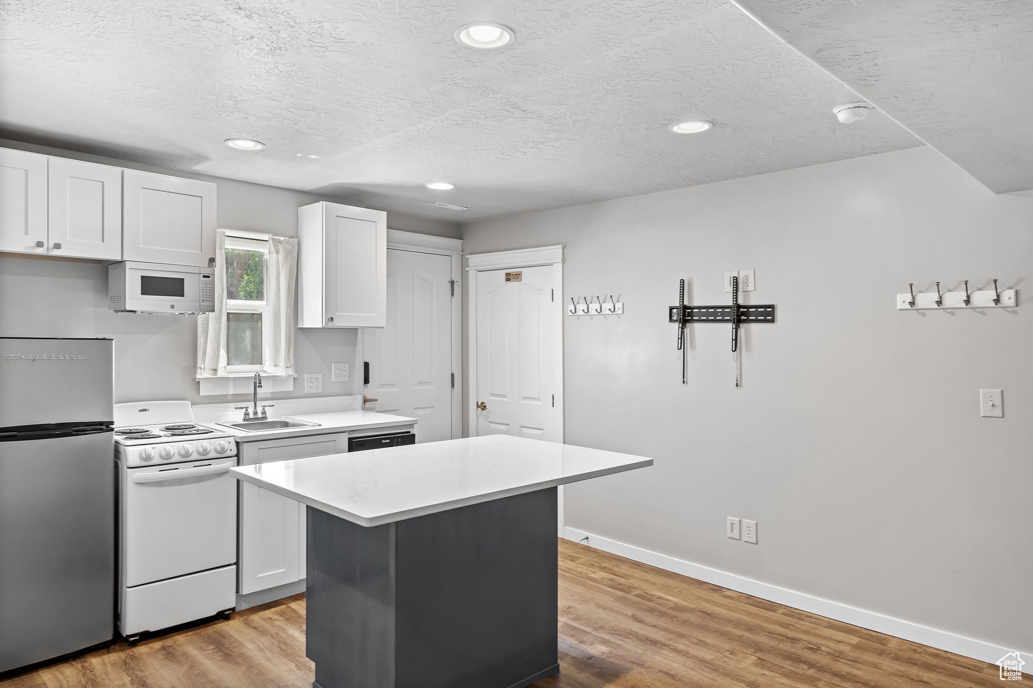 FOX CHASE - Residential